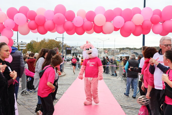 Octobre Rose à Concarneau : La Ville Bleue en Rose